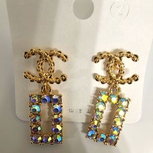 GOLD rhinestone  earring.